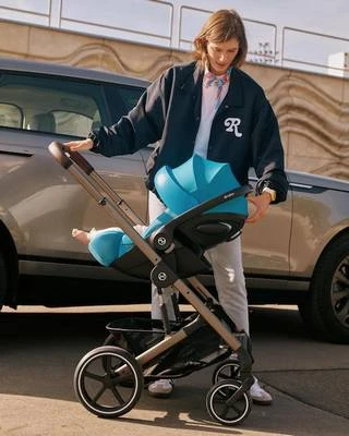 Cybex Cloud G i-Size на шасси коляски